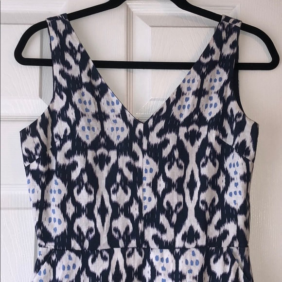 GAP Dresses & Skirts - GAP Blue Print, V Neck, Dress, Size 0